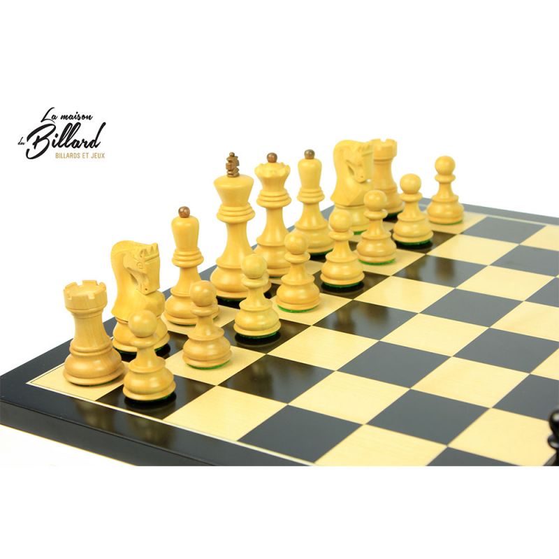 Superbe jeu d’échecs en finition ébène et buis (Taille compétition)