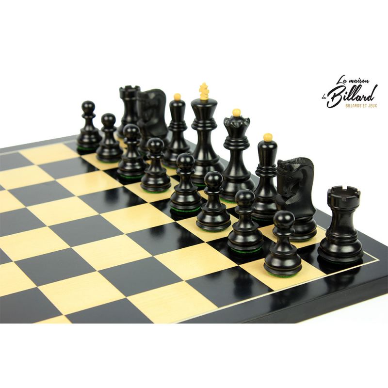 Superbe jeu d’échecs en finition ébène et buis (Taille compétition)