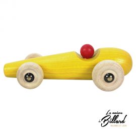 La voiture en bois : le jouet idéal pour votre petit(e) pilote favori.