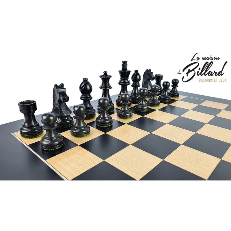 Superbe jeu d’échecs en finition ébène et buis taille 3