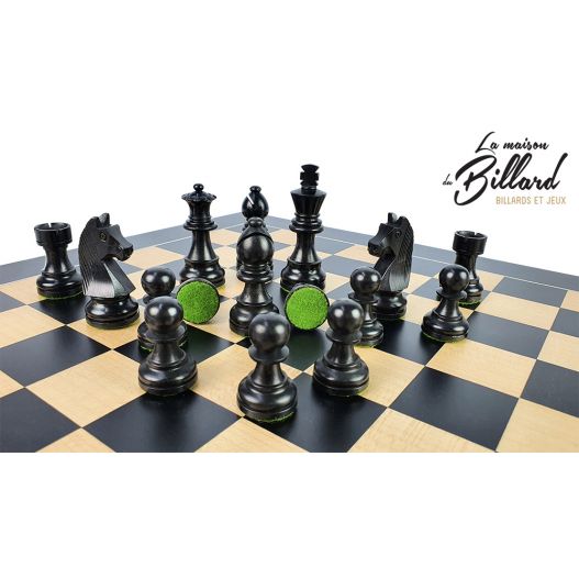 Superbe jeu d’échecs en finition ébène et buis taille 3