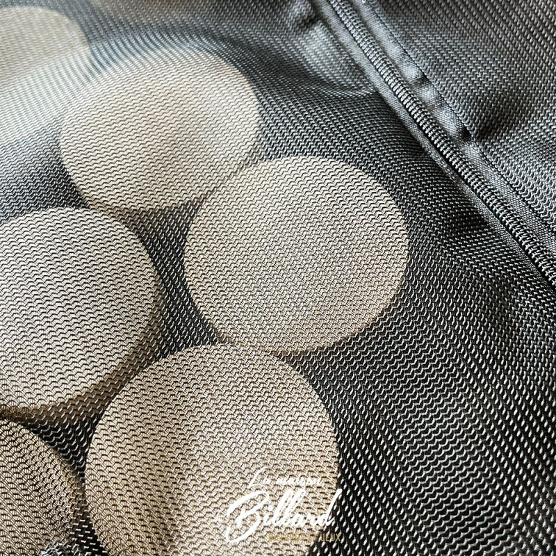 Palets de jeu visibles à travers la pochette en maille zippée Tradijeux La Maison du Billard
