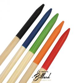 Gros plan sur les pointes colorées des bâtons de Mikado géant en bois – La Maison du Billard