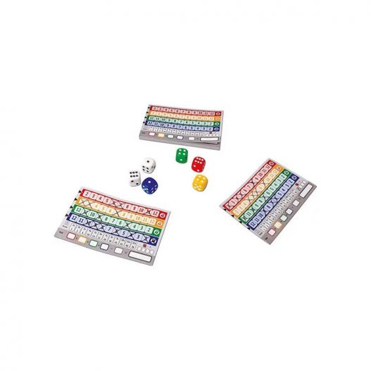 Mise en place du jeu Qwixx avec trois grilles de score et six dés colorés.