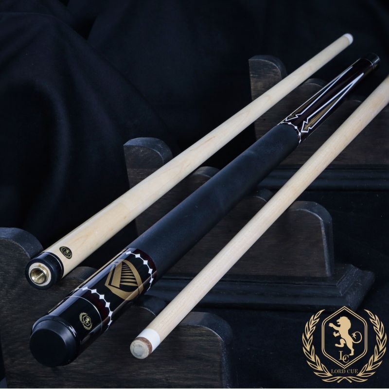 Queue de billard pour joueur pro, un poids de 19 oz, avec une jonction acier au demie de la canne