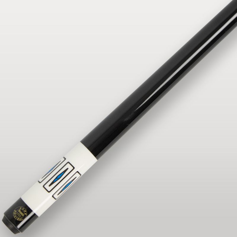 Détail du talon de la queue de billard Lynx Pro 120, décor géométrique noir, blanc et bleu.