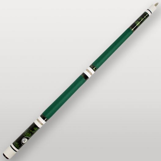 Gros plan sur le talon et les bagues blanches de la queue de billard 4 parties verte.