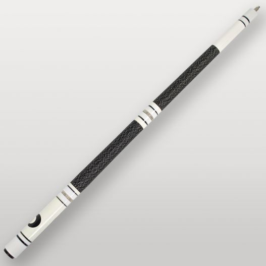 Gros plan sur le talon et les bagues blanches de la queue de billard 4 parties blanche.