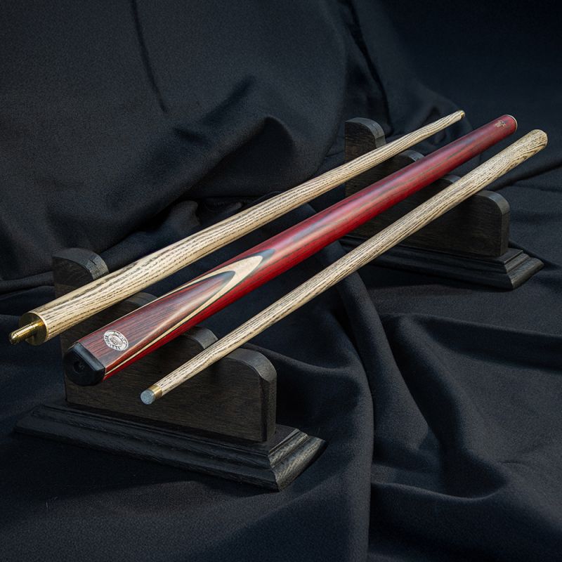 Optez pour une queue de billard Rouge. Originale et technique (8-Pool).