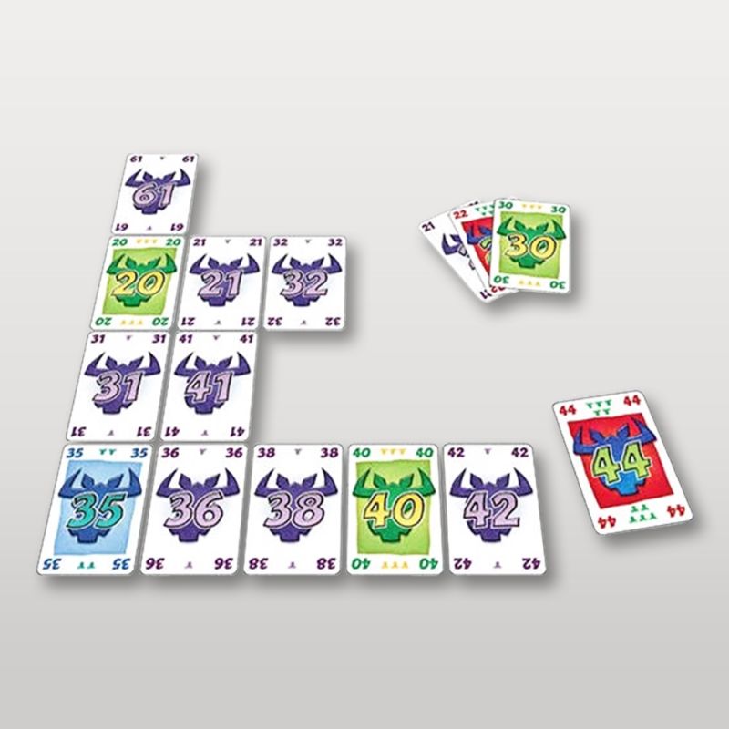 Disposition des cartes sur une table simulant une partie de 6 qui prend !