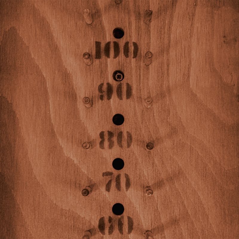 Détail marquages de score sur plateau en bois