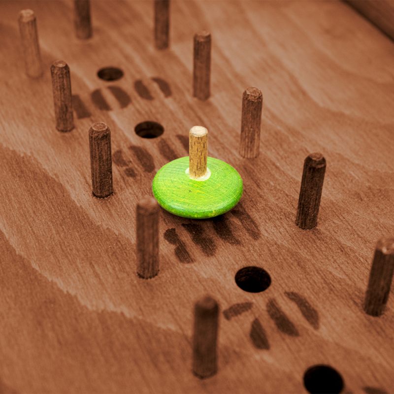 Toupie verte au centre du labyrinthe