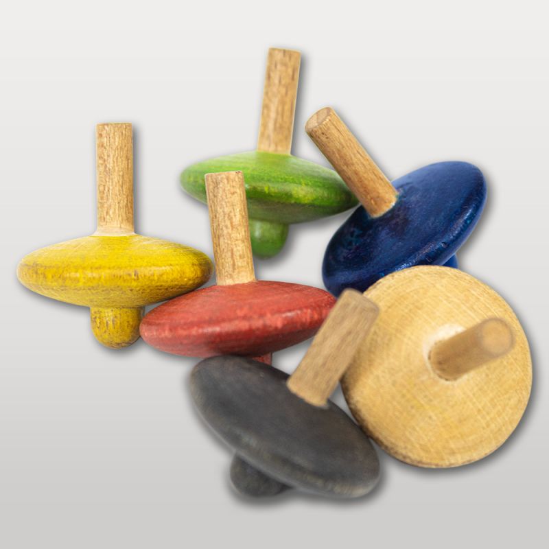 Toupies en bois colorées – accessoires du jeu