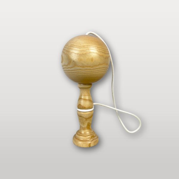 Bilboquet en bois naturel tourné avec ficelle