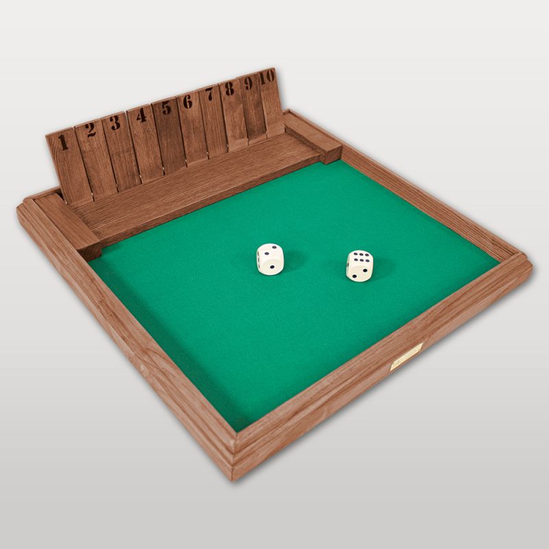 Fermez la boîte géant en bois vue en angle