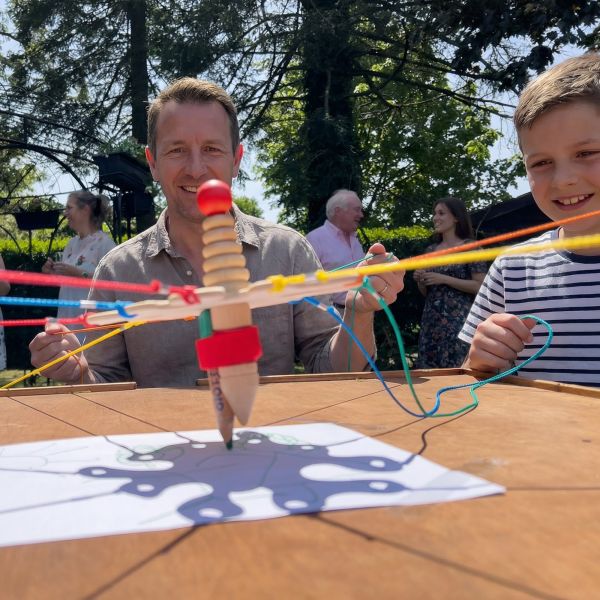 Crayon cooperatif en bois