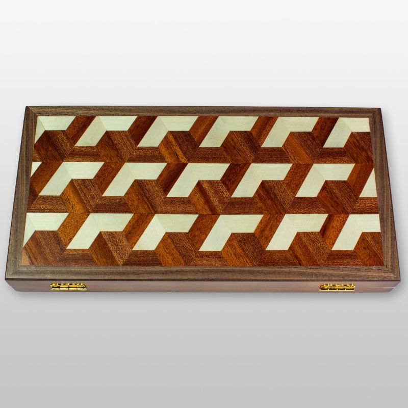 Coffret de backgammon fermé vu de dessus, avec ses deux fermetures dorées sur le bord avant.