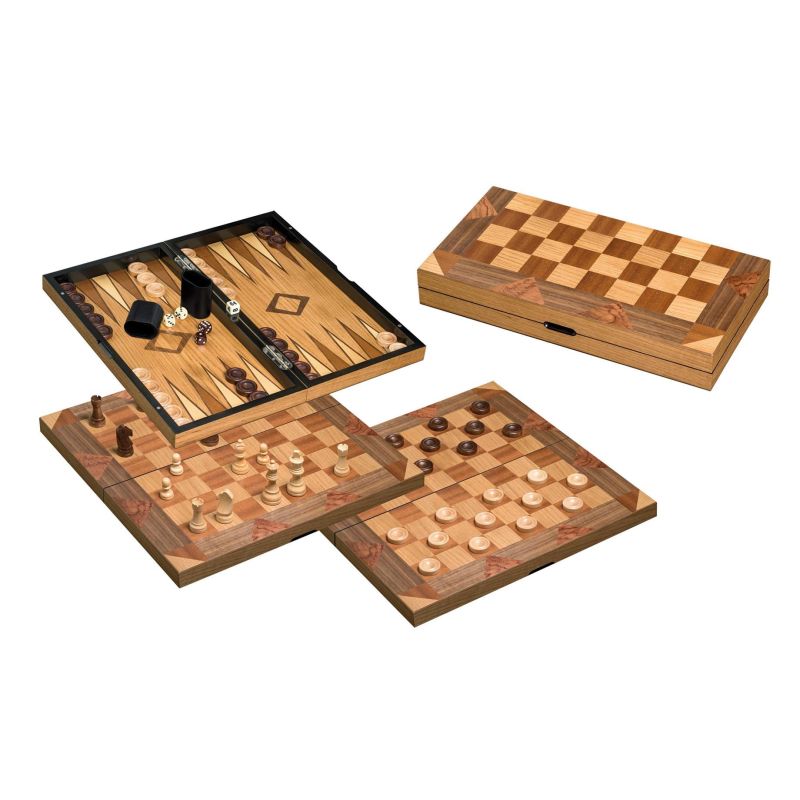 Composition présentant les trois jeux du coffret : échecs, dames et backgammon