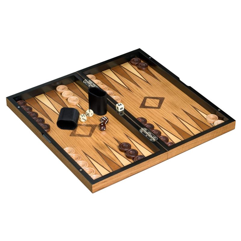 Plateau de backgammon ouvert avec pions en position de départ, dés et gobelets en cuir