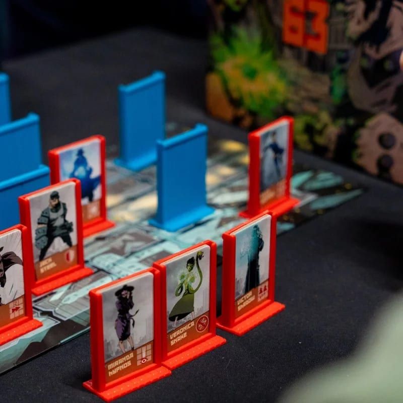 Socles rouges et bleus disposés en formation sur le plateau de jeu