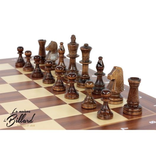 Le jeu d'échecs en bois version luxe