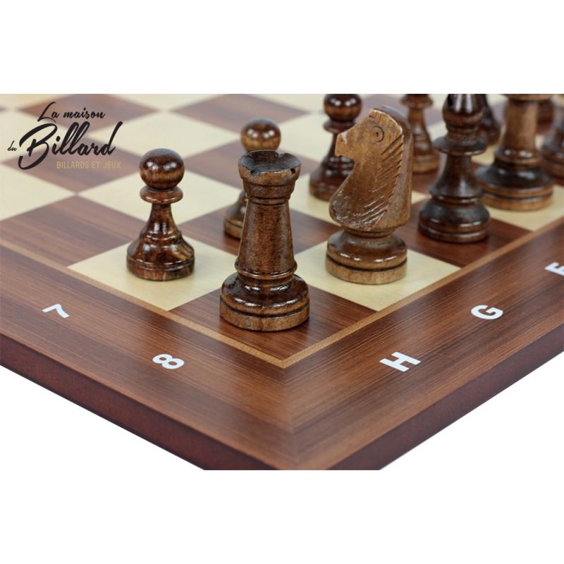 Le jeu d'échecs en bois version luxe