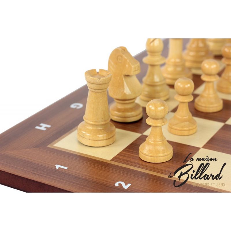 Le jeu d'échecs en bois version luxe