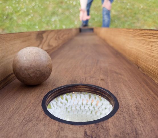 Trou jeu boule a la pente