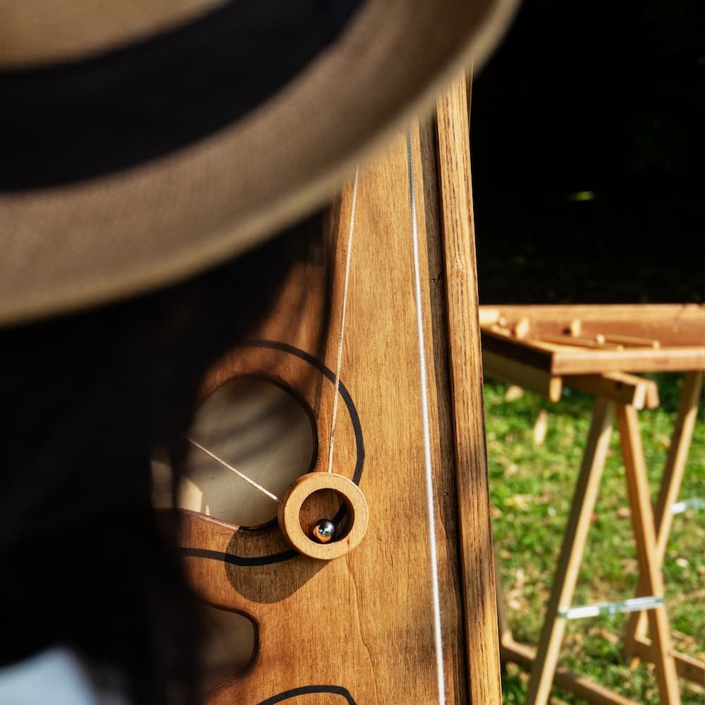 Jeu en bois d'adresse pour professionnel de l'animation - le planche a trou  