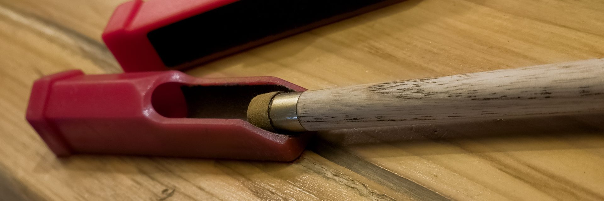 Finition et ponceuse pour queue de billard 