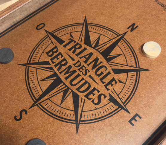 Jeu en bois avec boussole