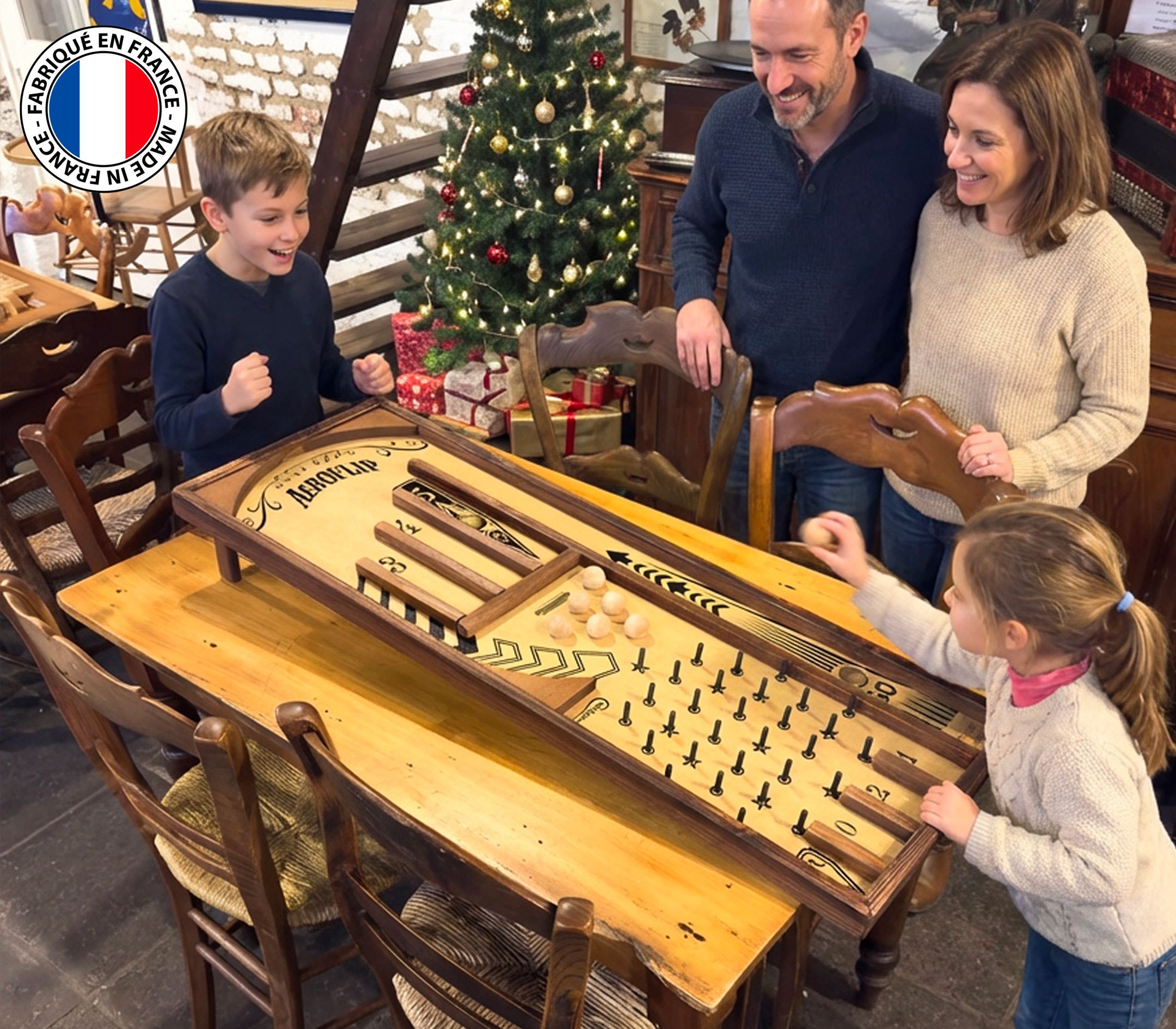 Flipper en bois. Jouet pour toute la famille