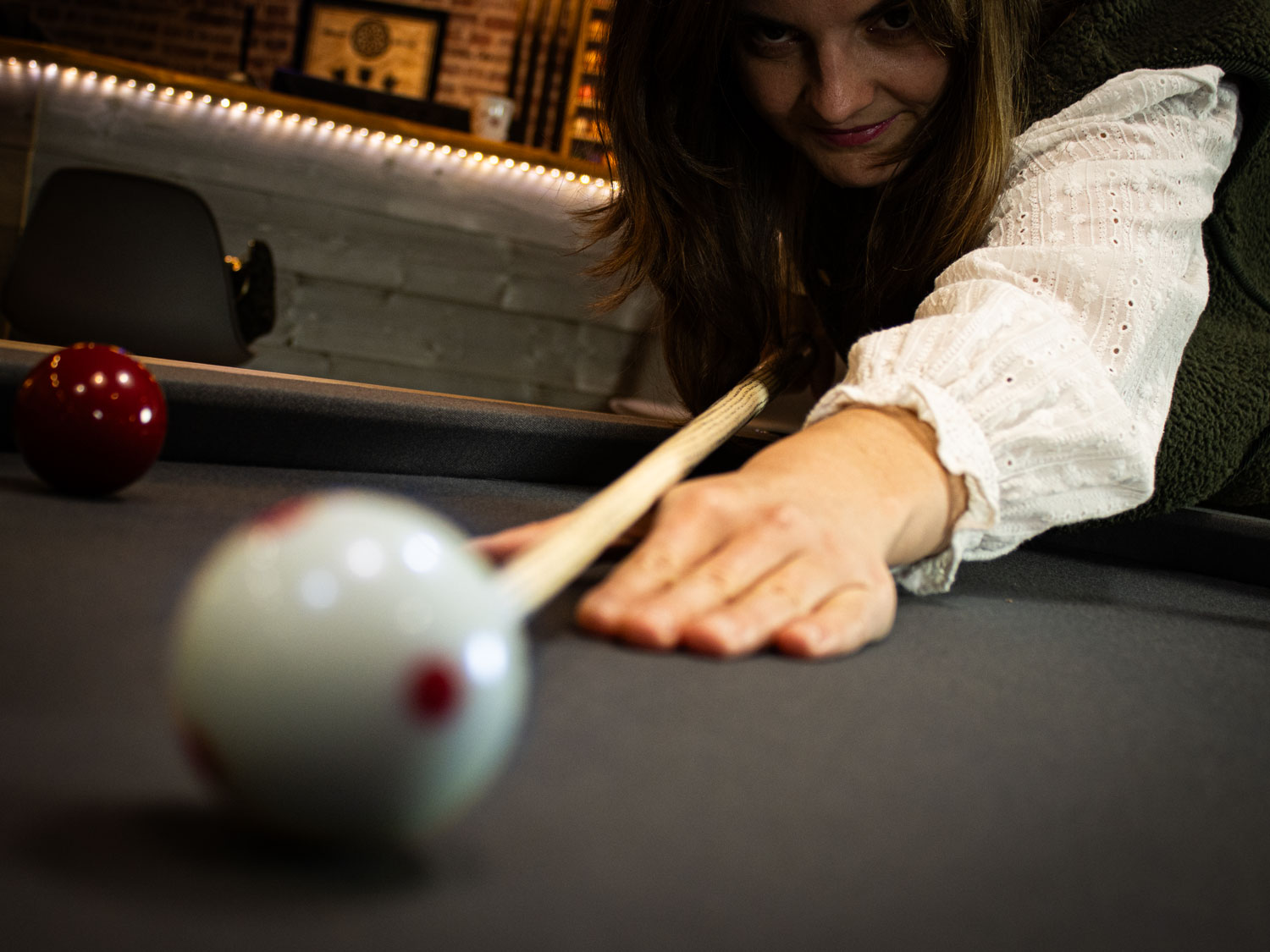 Queue e billard avec sensation de glisse facile en main 