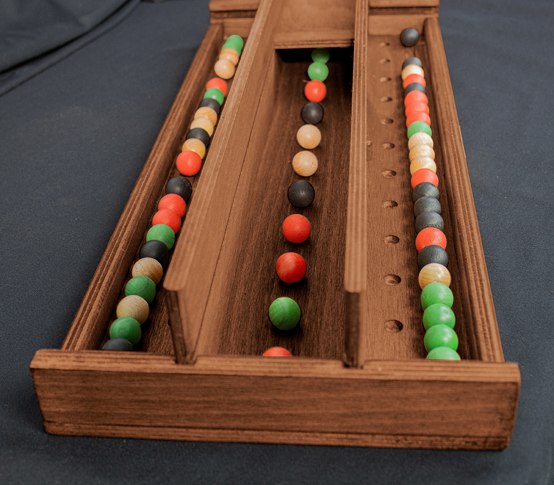 Détail des billes colorées du jeu memory