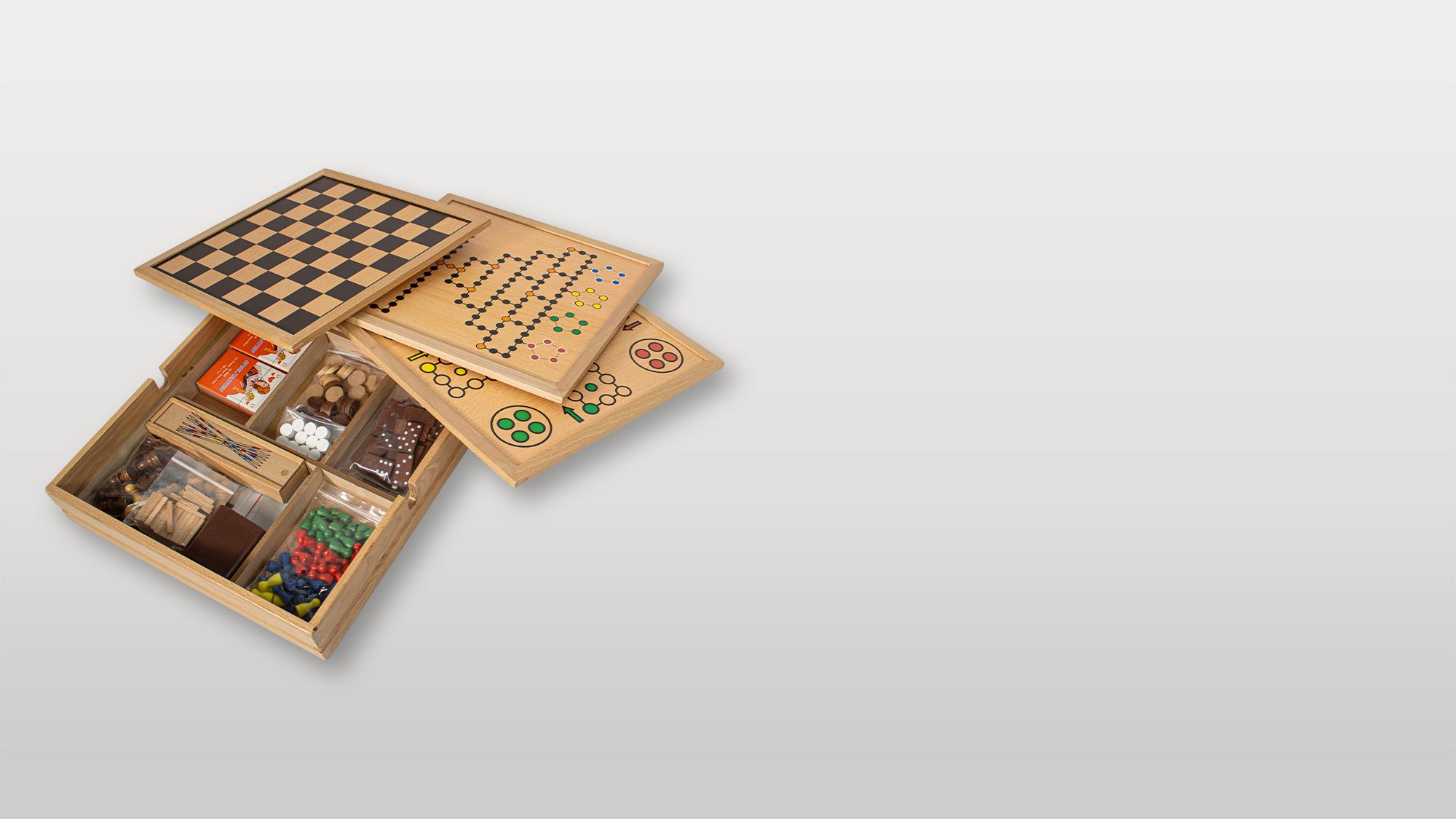 Coffret multi-jeux en bois ouvert avec plateaux