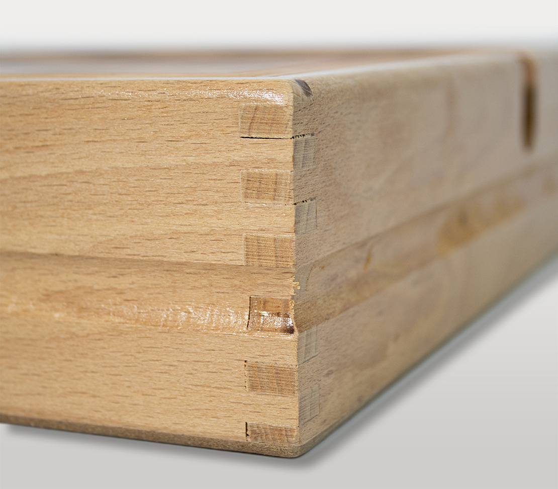 Assemblage du coffret multi-jeux en bois