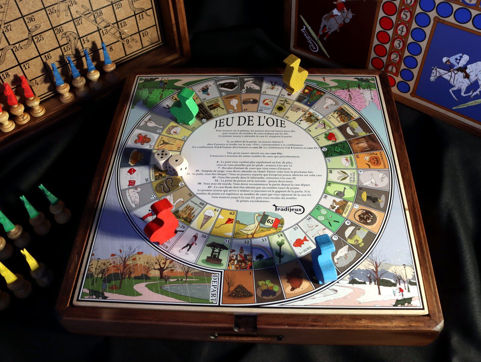 Jeu de l'oie des fêtes françaises La Maison du Billard dans son coffret en bois, avec pions et dés