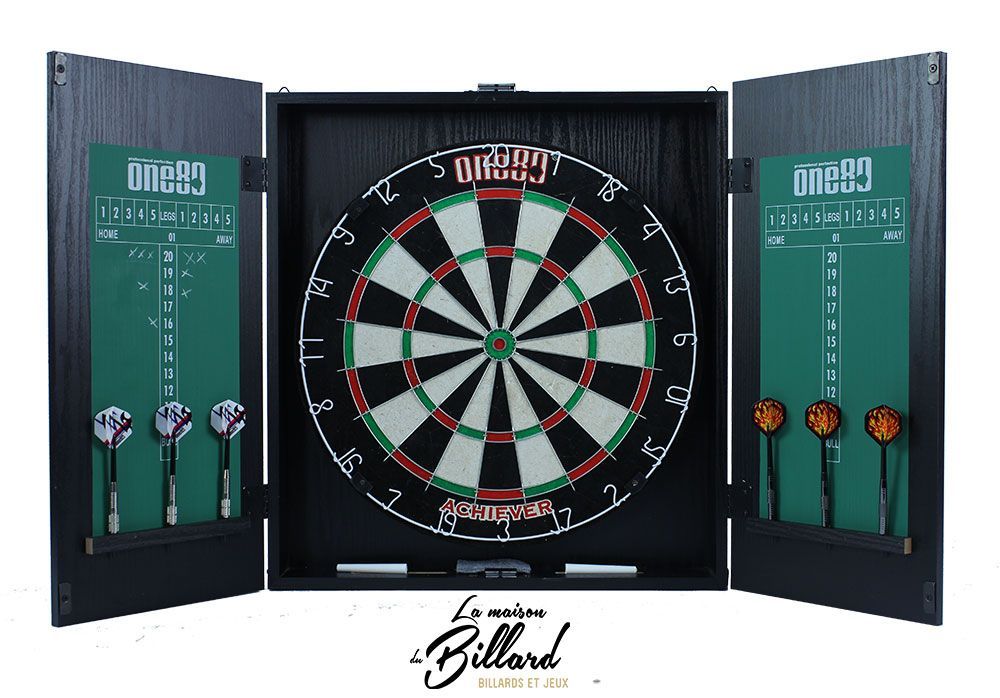 Jeu de fléchettes traditionnel avec armoire en bois