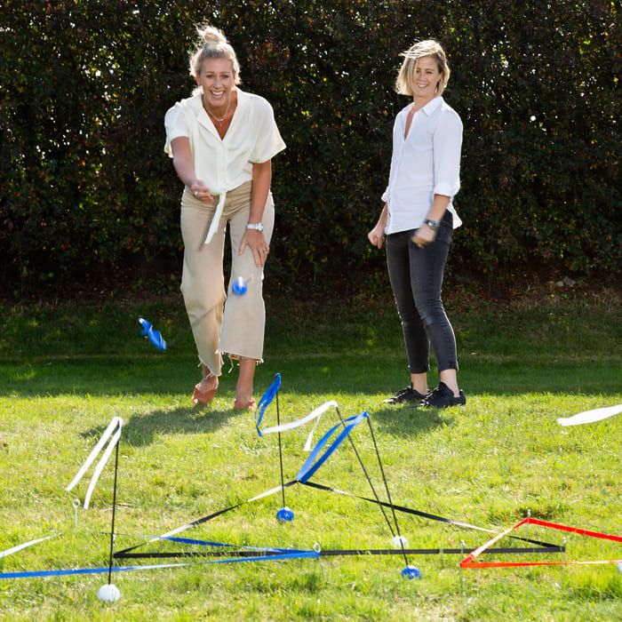 joueuses flechette de pelouse 