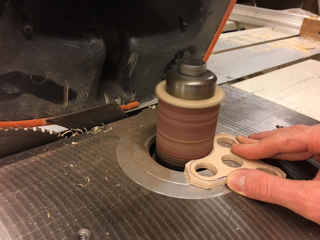 Fabrication française de hand spinner en bois. Toupie pour la main.