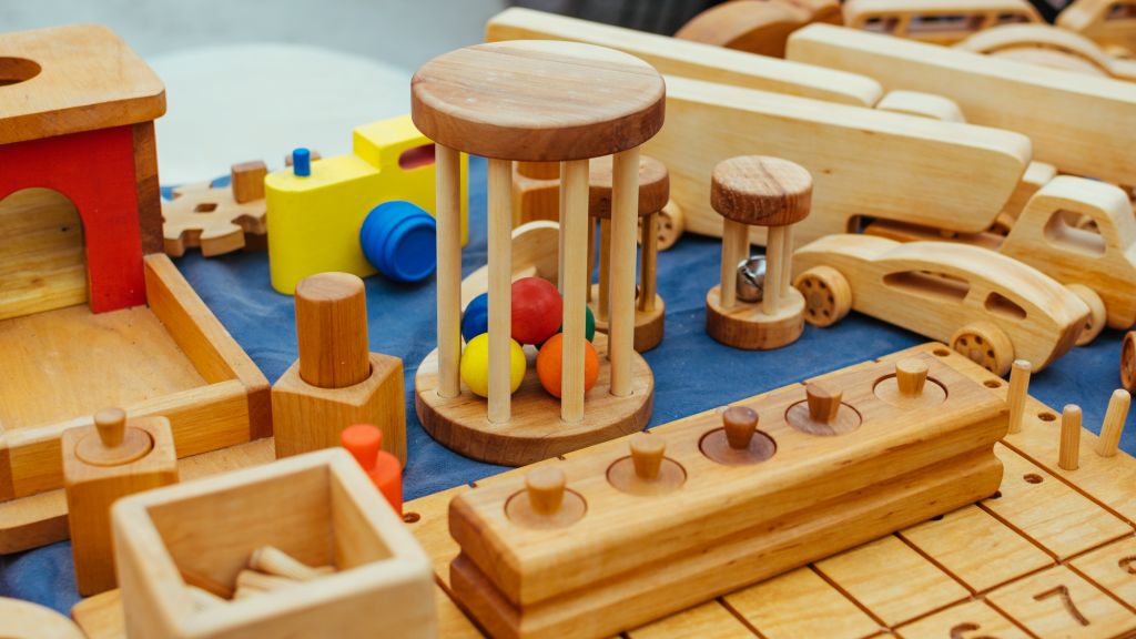 Pourquoi et comment intégrer les jouets en bois Montessori dans la vie quotidien