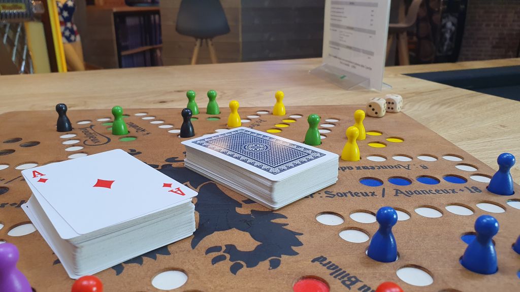 Règles officiel du jeu de tock. Spécialiste Français depuis 1981